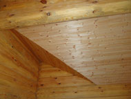 Detail rohu stropu srubu